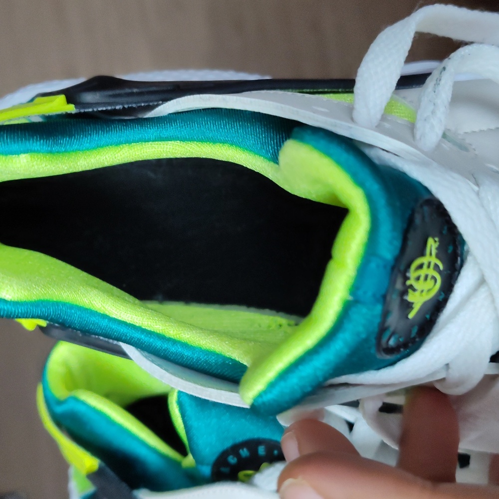 Nike - Picture 4 of 4